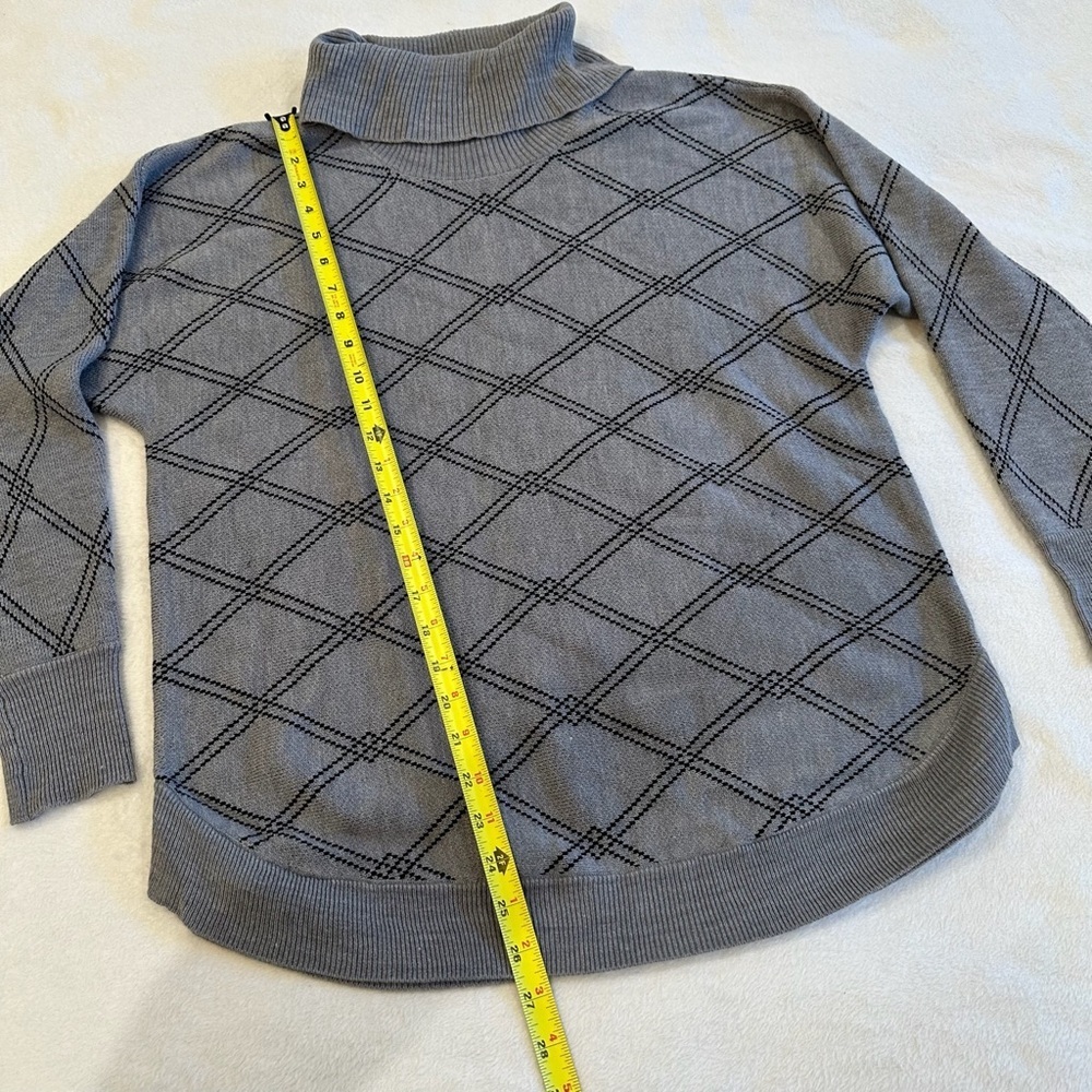 Liz Claiborne Gray Patterned Cowl Neck Sweater - Picture 7 of 8